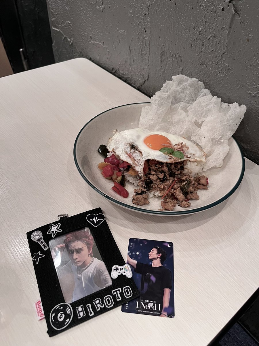 ムビチケGETして散歩してご飯〜🍴