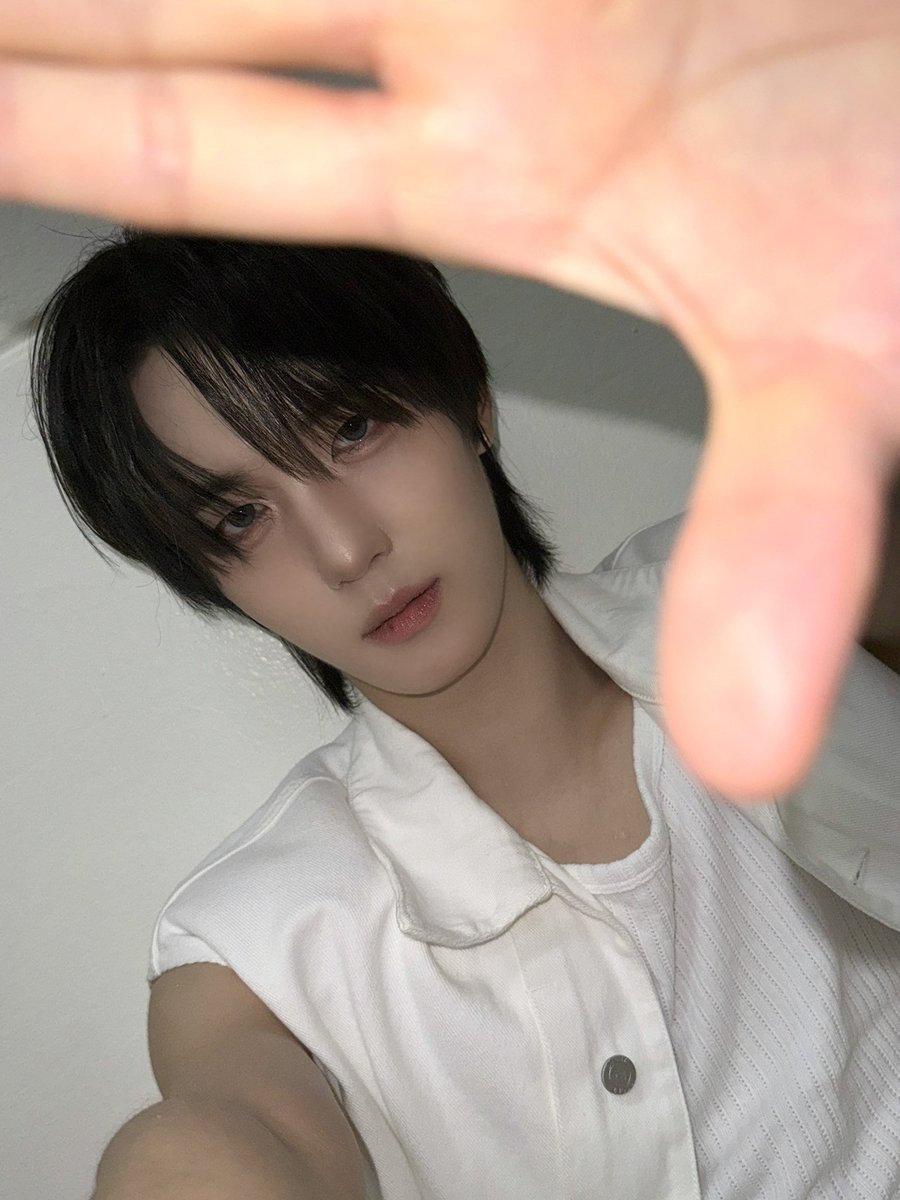 nouera_official's tweet image. 💭_

[#기현] 학교 선배 느낌 ..?

#NouerA #누에라
#GIHYEON