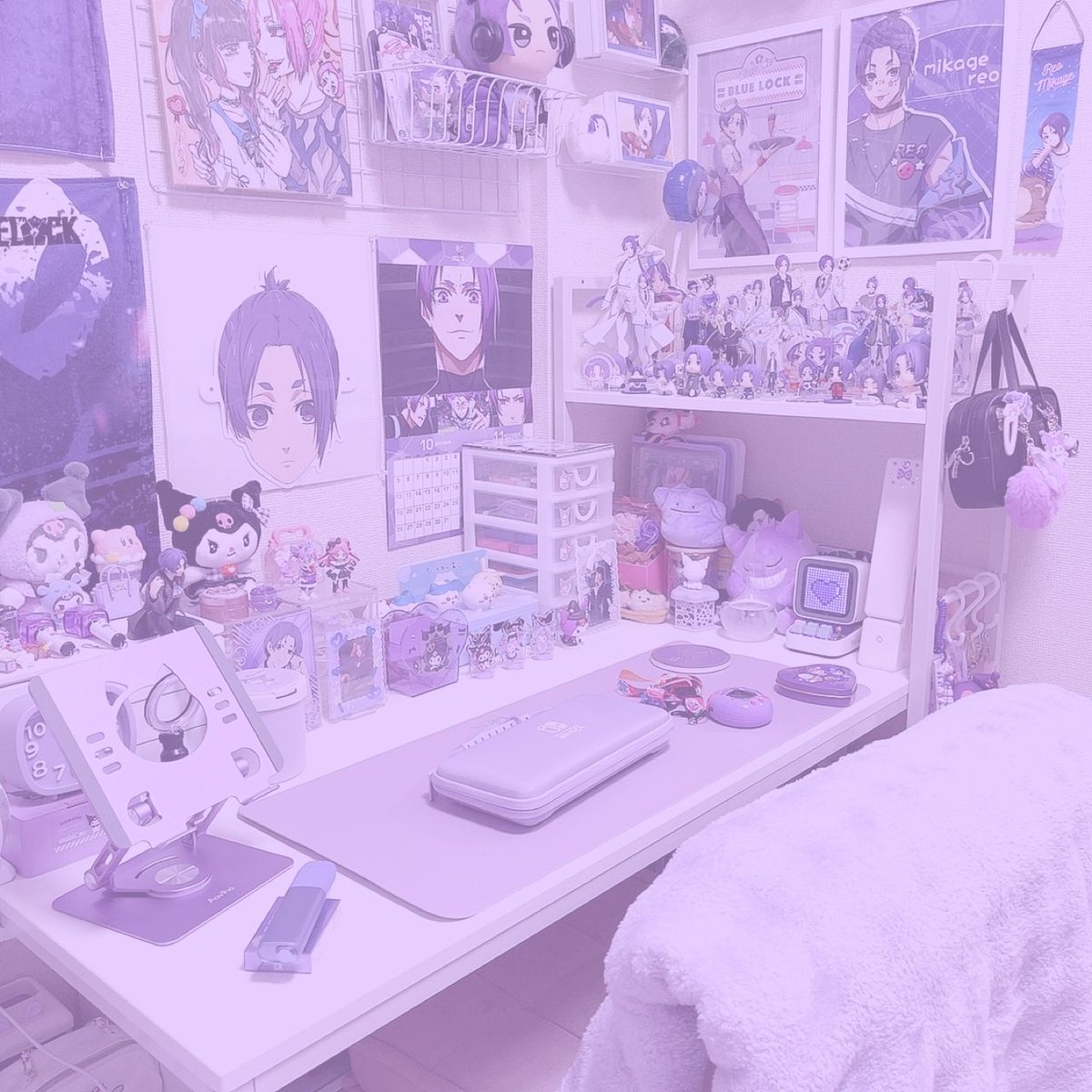 妹がデスクそんなに使わないからってわたしのローテーブルと交換してくれた！広々でとってもよき꜀(  ꜆ᐢ.  ̫.ᐢ)꜆💜💜💜