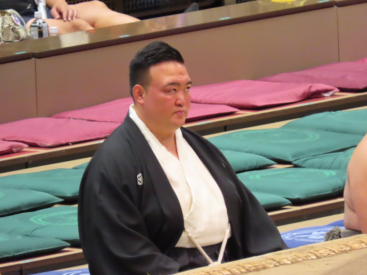 Chia_Kitty's tweet image. 審判してます
#稀勢の里
#二所ノ関親方
#sumo