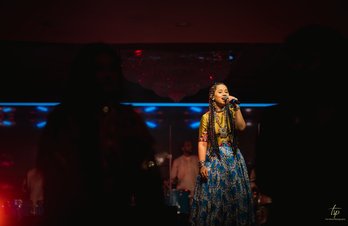 amritabOfficial's tweet image. ✨Singing straight from the heart, feeling every beat, every word. 💫

Grateful for the stage, the music, and the energy that connects us all. 🎶💃

#AmritaBharati #LivePerformance #StageVibes #FolkFusion #MusicIsLife #SingerJourney #GarbaVibes