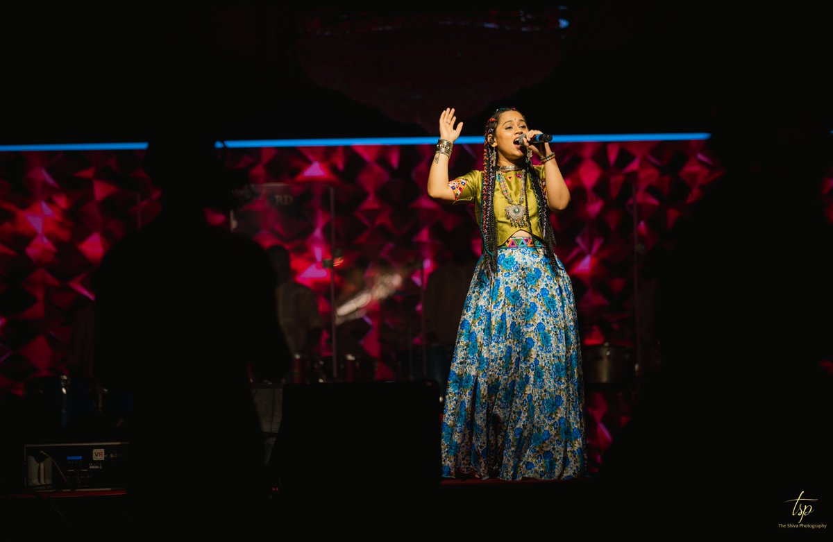 amritabOfficial's tweet image. ✨Singing straight from the heart, feeling every beat, every word. 💫

Grateful for the stage, the music, and the energy that connects us all. 🎶💃

#AmritaBharati #LivePerformance #StageVibes #FolkFusion #MusicIsLife #SingerJourney #GarbaVibes