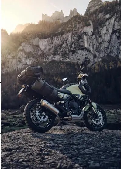 PutiMotor's tweet image. モータリスト合同会社が、🇦🇹BRIXTON Motorcyclesの新型アドベンチャーモデル「CROSSFIRE STORR」を日本発売❗️

486cc水冷DOHC2気筒エンジン、19インチ/17インチホイール、航続距離380km。

【装備車重/シート高/タンク/出力/価格】
209kg/839mm/16L/47.6ps/1,160,000円

motomegane.com/news-release/n…