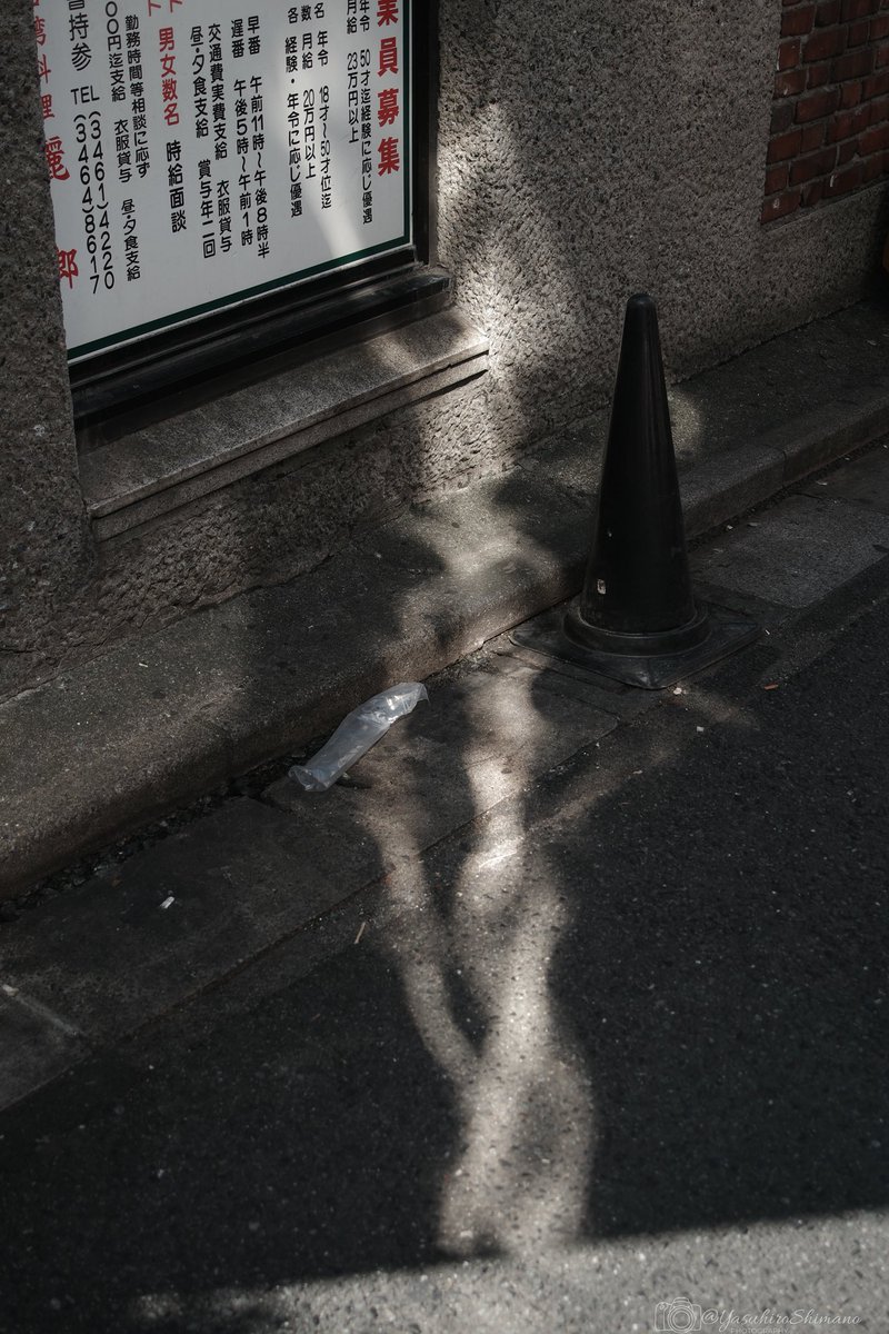 YasuhiroShimano's tweet photo. Reflected Light (反射光)

高層ビルや雑居ビルが立ち並ぶ薄暗い繁華街の底を
刹那に照らす柔らかい光

#キリトリセカイ #photography
#pentax #pentaxk3mkiii
#pentax_da2040
CI:里び(SATOBI) https://t.co/SUEwfVy7Tf