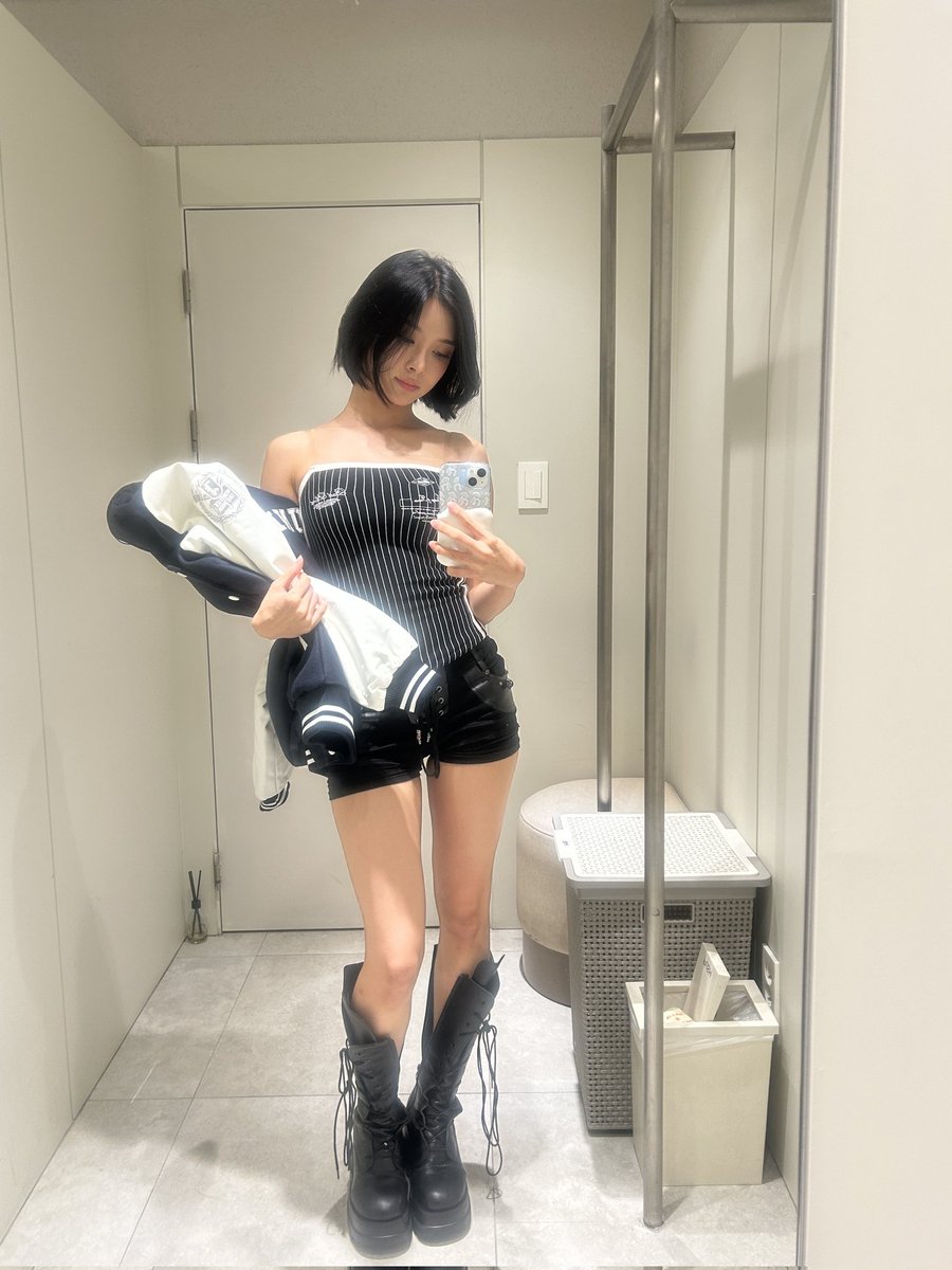 dayeonbbl's tweet photo. [250926] 🫧📸 (1) https://t.co/X9jR1IdfdT