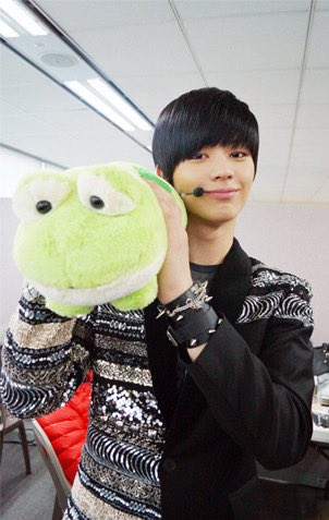 HolyMolyYook's tweet photo. 진짜 세살버릇 여든간다고 ㅋᩚㅋᩚㅋᩚ https://t.co/93eAOnf1Yx