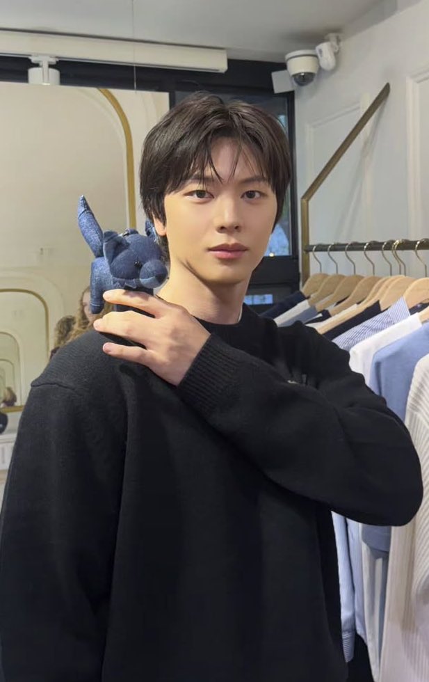 HolyMolyYook's tweet photo. 진짜 세살버릇 여든간다고 ㅋᩚㅋᩚㅋᩚ https://t.co/93eAOnf1Yx