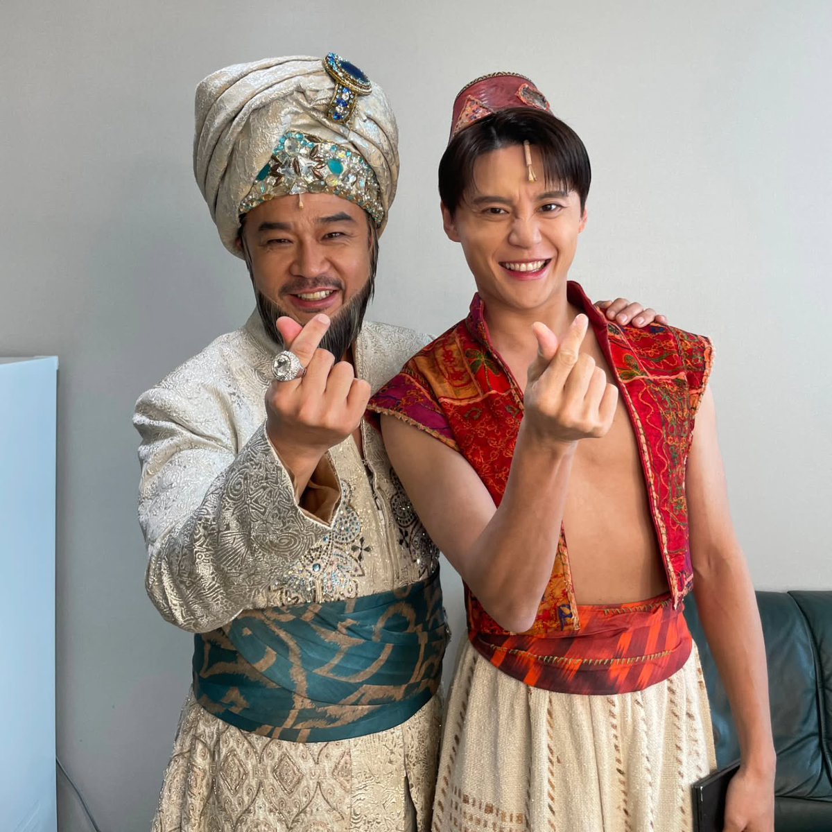 황만익배우 술탄 인스타
알롱이 김준수❤️

1년을 함께한 준수~ 고생했어 ^^
#알라딘 #샤라딘 #김준수 
instagram.com/p/DPDZ_NOgSgf/