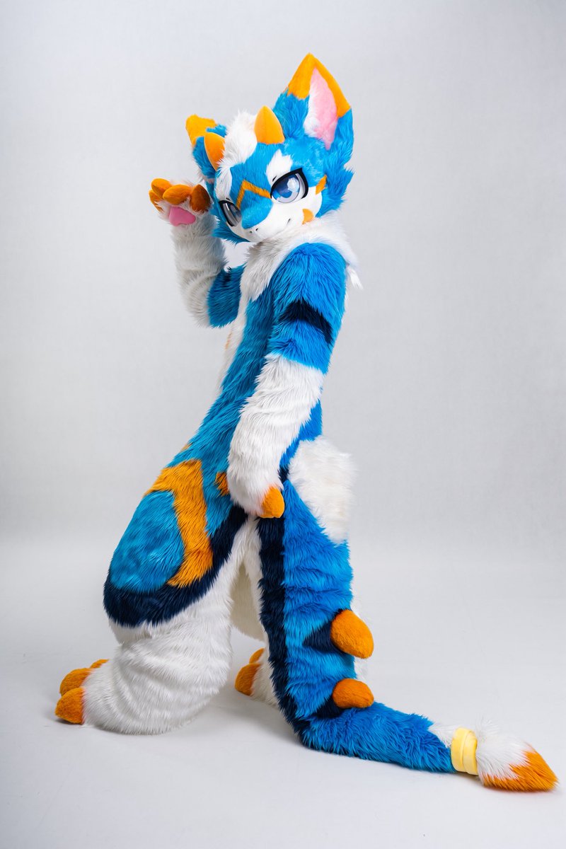 你好，我是身高一米九有八块腹肌的精品哑巴毛龙，hf会随机出现，可以合照可以打招呼可以摸摸，对的！请摸摸我！

照片全部都由<a href="/ZEROS41795164/">Zero丶s零之羽</a> 提供！