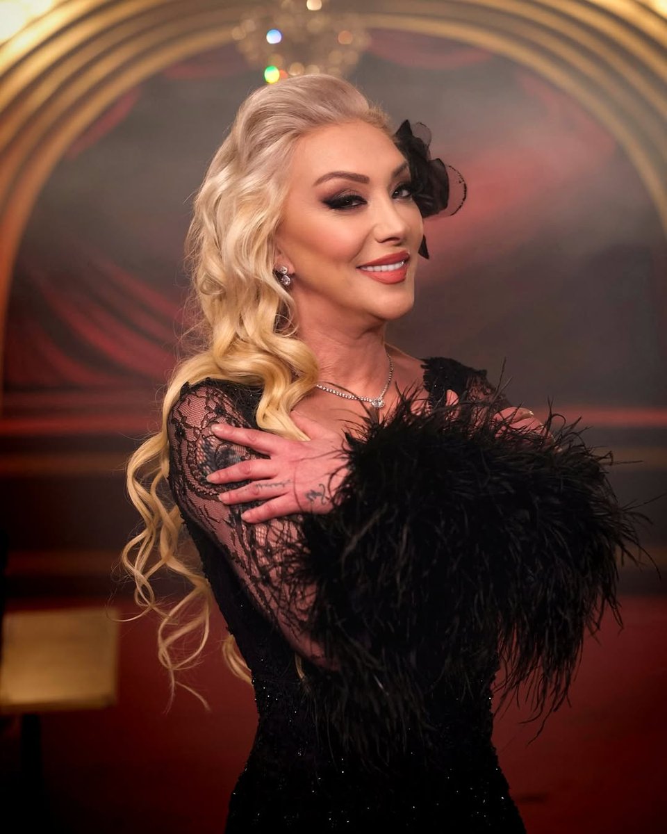 Güllü, evinin balkonundan düşerek hayatını kaybetti.