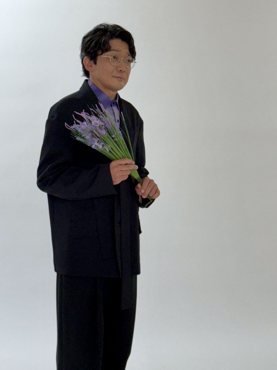 actace2023's tweet image. ◢◤💐　スチール撮影レポ📷　💐◢◤

舞台『君に似合う花言葉』、
スチール撮影を行いました！
オフショットをお届けします📷
本日は #津村知与支 さん✨
時折り照れた表情を見せながらも、最年長の貫禄を見せつけてくださいました！

---------------------------

【お知らせ】

act ACE Presents…