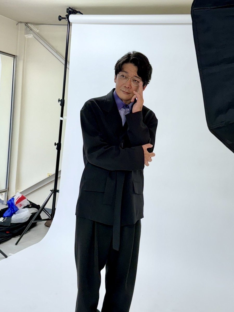 actace2023's tweet image. ◢◤💐　スチール撮影レポ📷　💐◢◤

舞台『君に似合う花言葉』、
スチール撮影を行いました！
オフショットをお届けします📷
本日は #津村知与支 さん✨
時折り照れた表情を見せながらも、最年長の貫禄を見せつけてくださいました！

---------------------------

【お知らせ】

act ACE Presents…