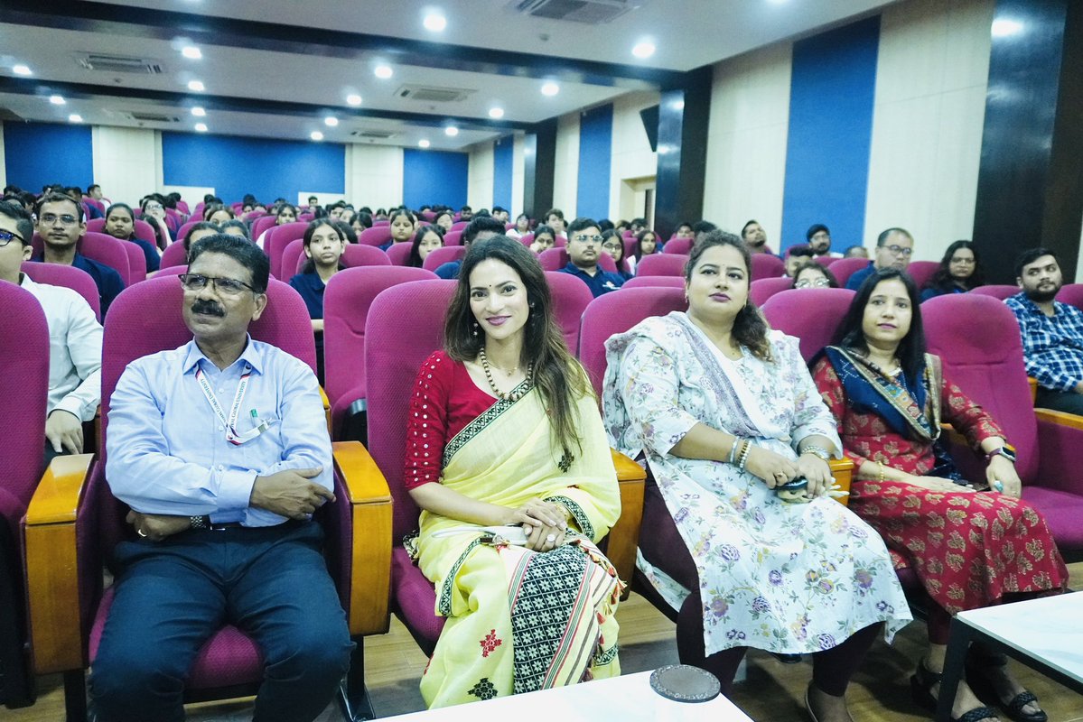 RoyalGlobal_Uni's tweet image. RGU hosted Dr. Rita Kakati-Shah, President of Uma Global, for an insightful session on leadership, confidence & global business awareness! MBA students gained practical perspectives on nurturing leadership with a global outlook. #LeadershipDevelopment #UmaGlobal #GlobalLearning