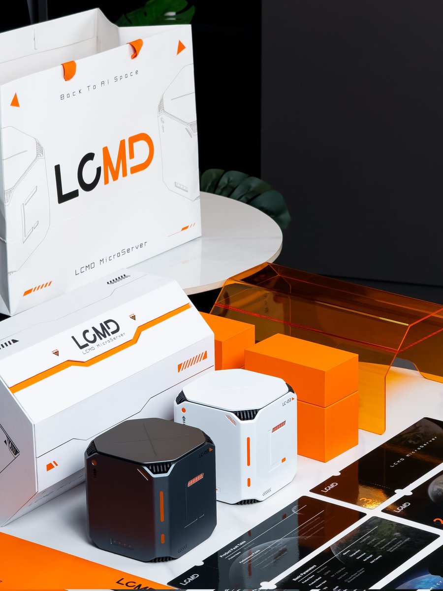 manateelazycat's tweet image. 我们家大猫和小猫的购买理由：

1. 懒猫微服： AI数据中心，7盘全固态，国内地狱网络模式，内网穿透第一， 4999元起

2. 懒猫AI算力舱：英伟达AI推理芯片，275T真算力，64GB超大超大显存，只要16599元

3. 私信我，我给你专属优惠，找我买最划算

参数详情请看 lazycat.cloud 全球包邮