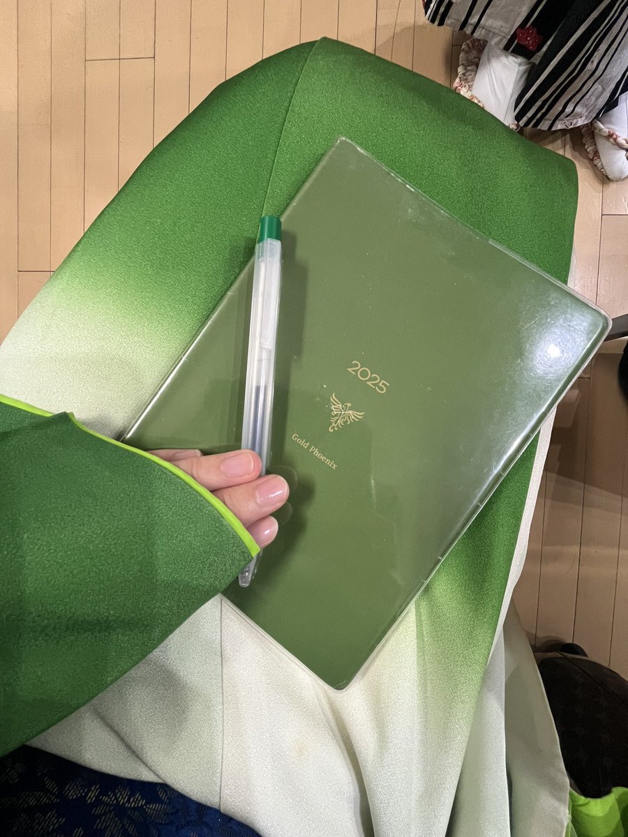 rinakero_1101's tweet photo. 本日は衣装通し

今年のラッキーカラーに囲まれて挑みます
衣装だと、稽古着と違い見えていた景色がさらに広がりいつも以上に稽古が楽しく感じるのです

そーしーてー！
高子さんから、座組全体へ軽食の差し入れを頂きました🥪♡
元気満々！ありがとうございます！

#プリトク https://t.co/yJP7E9PubB