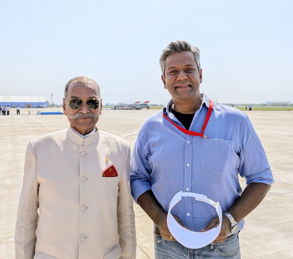 VishnuNDTV's tweet image. With Air Commodore SS 'Bundle' Tyagi (retd.) With more than 6000 hours at the controls of the MiG-21, a world record, this legend flew loops over Dhaka during the '71 war, trying to bait the Pak Air Force to come fight him. They chose to stay on the ground.