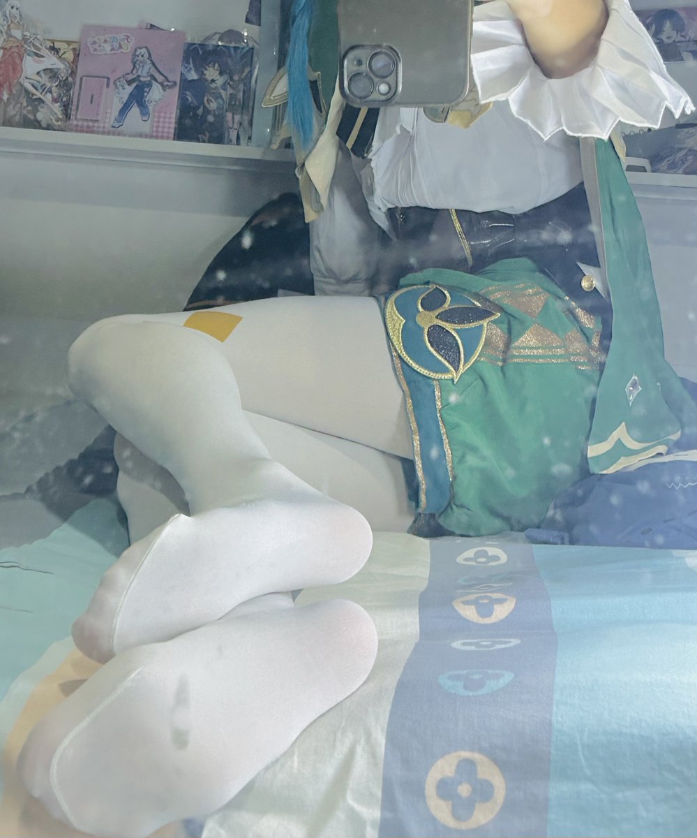 Reivarn's tweet photo. #温迪 #温迪cos #Venti #伪娘 #femboy #白丝 #足控
是温迪bb哦~ 过来吃37号雪糕啦~
（唉镜子好脏 https://t.co/nA20bZRq5V