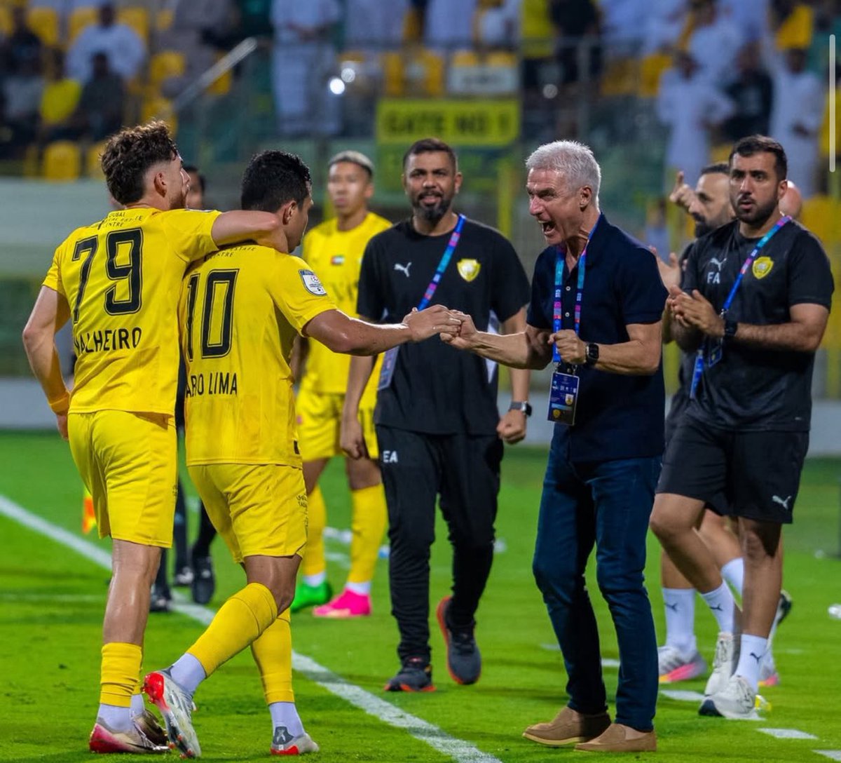 الوصل بعد 5 جولات في دوري ادنوك 

في البداية مبروك للعشاق 
الفوز بالامس على فريق الشارقه 
الذي يعتبر من المنافسين على الدوري
فوز مستحق ومهم قبل التوقف 

ومن وجهة نظري الوصل افضل فريق 
يخلق فرص ويوصل للمرمى بسهوله 
واكثر فريق يضيع فرص برعونه 

فريق يوصل للمرمى يعني ذهنياً حاضر