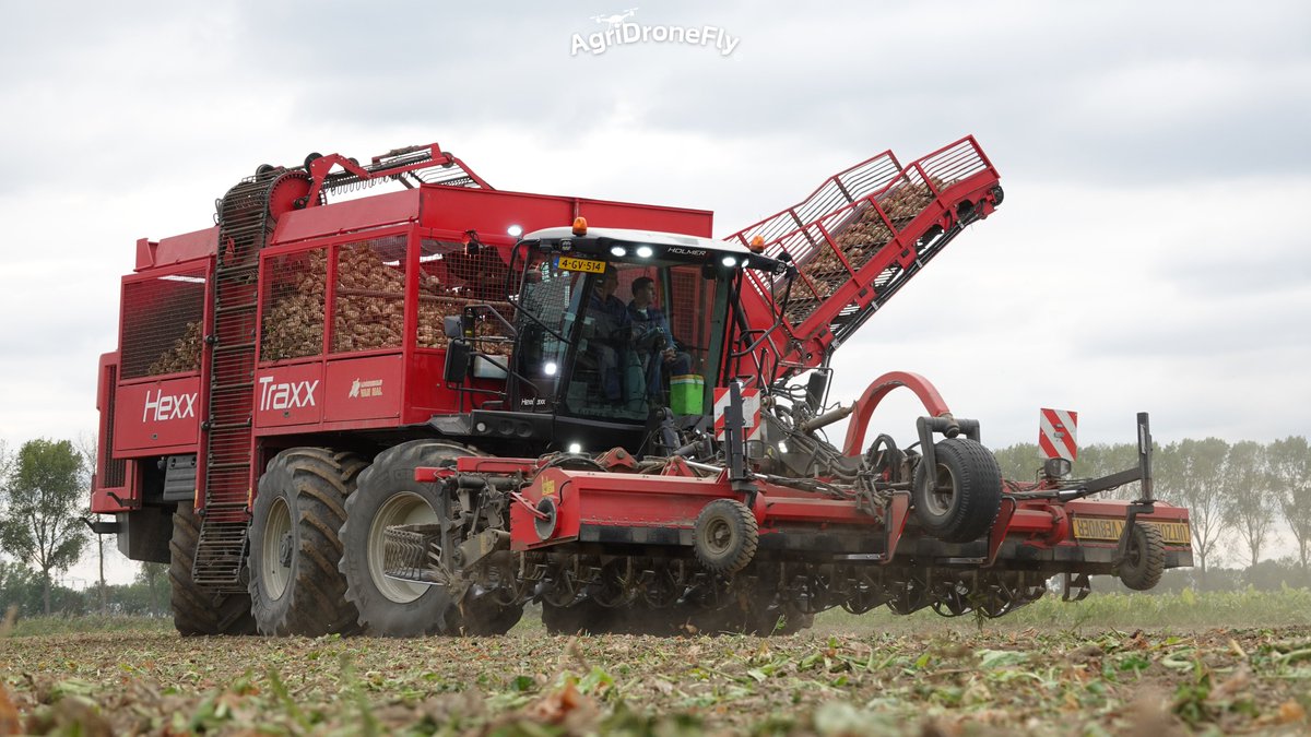 agridronefly's tweet photo. Loonbedrijf Van Hal bieten rooien met hun 12 rijige Agrifac Hexx Traxx en een Fendt 933 vario met hooglosser https://t.co/F2DjPiX43k
