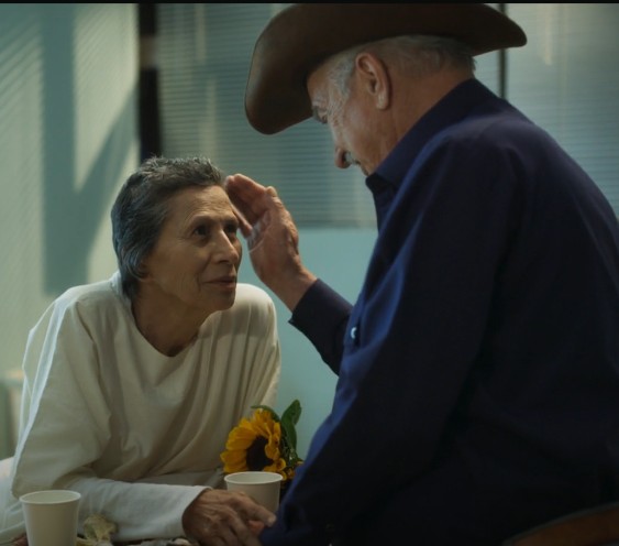 ¿Cómo no conmoverse con la magistral actuación de dos GIGANTES como <a href="/reyesspindola/">Patricia Reyes Spíndola</a> y <a href="/HElizondok/">Humberto Elizondo</a> en @amanecertvof? El desborde de ternura entre #Jovita y #Justito nos llena el alma cada vez que están juntos. #AmorOtoñal #ColungaTeam #Perú <a href="/juanosorio/">Juan Osorio</a> @ericmorales @carlosalcazarc