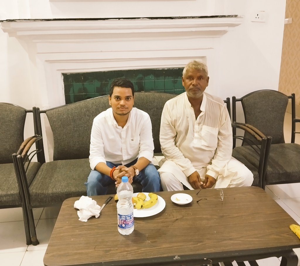 abhilashch_'s tweet photo. 📍Gaya, Circuit House

Karyakartas are not only the “Sound” of the party, but also its “amplifier”. They selflessly set the tone and voice of the organization and spread the party's ideology to the grassroots.

This morning, I met Shri Sadhu Yadav Ji, NDA Karyakarta from the Tikari Assembly constituency, at the Gaya Circuit House. His extensive experience in district politics is exceptional.

@BJP4Bihar @blsanthosh @TawdeVinod @bhikhubhaidbjp