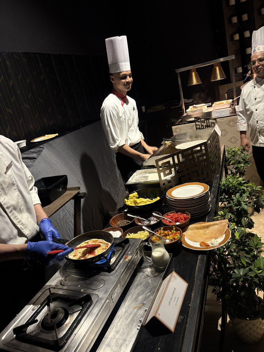 abhinav_g21's tweet image. Builders meet, breakfast treat ☕
Vibes with @flow_blockchain & @cryptiqueio