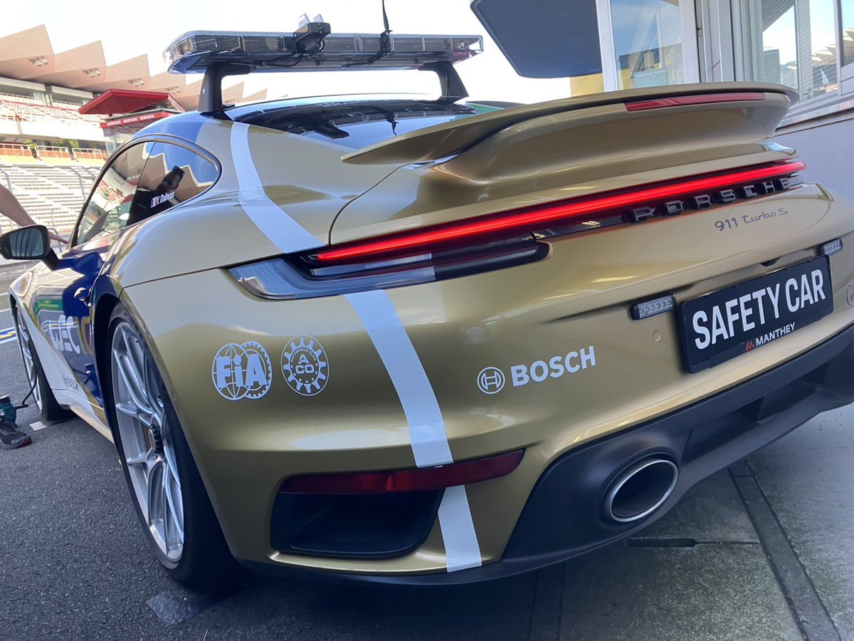 WEC専用セーフティーカーのポルシェ911 ターボSが100戦記念特別仕様で