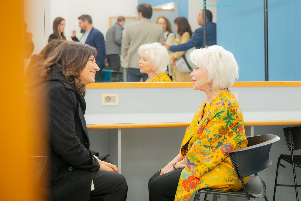 Isabel Allende: el regocijo y la pasión a los 80. Su vida nómade acompañando los avatares de A. Latina y la literatura como lo único permanente. Los  personajes de sus novelas y el vínculo con su propia vida. Una conversación disfrutable con la complicidad de un <a href="/TeatroSolis/">Teatro Solís</a>