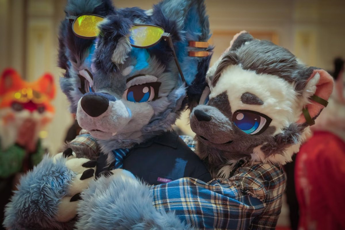 柯莱特哥哥快带我玩～
<a href="/ZMayme11423/">柚子</a>

#FursuitsFriday  #fursuit