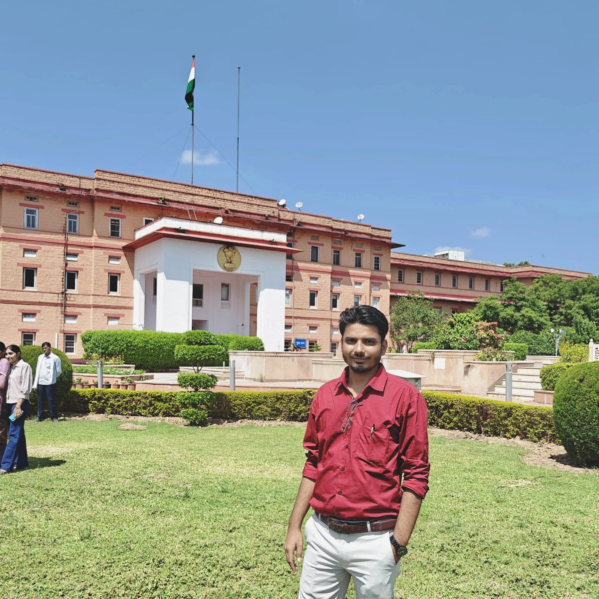 एक दिन वर्षों का संघर्ष बहुत खूबसूरत तरीके से तुमसे टकराएगा
बाबा महाकाल की कृपा सेआज शासन सचिवालय में कार्यग्रहण किया 
<a href="/Harshit95/">Harshit Sharma</a> <a href="/Jobner_Vivek/">Vivek Choudhary</a>