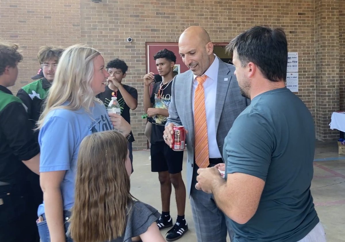 Yale was the place to be tonight! We kicked off the year at the annual Picnic in the Park — loved connecting with our community and seeing so many former Roadrunners turned Rams sharing their talents. Huge thank you to Mayor Amir Omar for stopping by! 
#RisdDreambig #Yalesoaring
