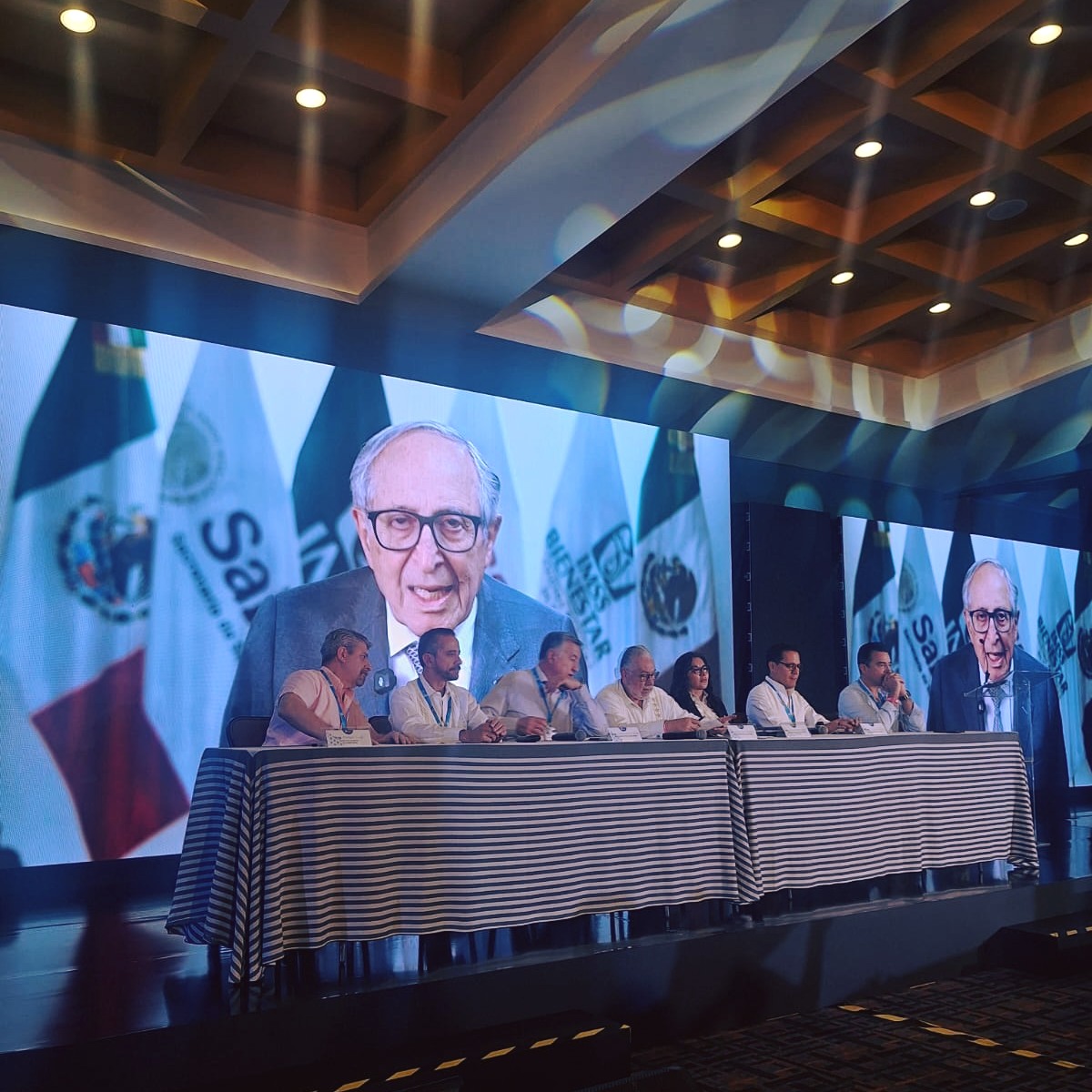 Anafarmex's tweet photo. ¡Estamos presentes en la 34ª Convención de @canifarma  Hoy comienza un espacio crucial para dialogar sobre el futuro de la industria farmacéutica en México. Reafirmamos nuestro compromiso con la innovación, la calidad y el acceso a medicamentos esenciales. #CANIFARMA #ANAFARMEX https://t.co/w3Nw4NrqWs