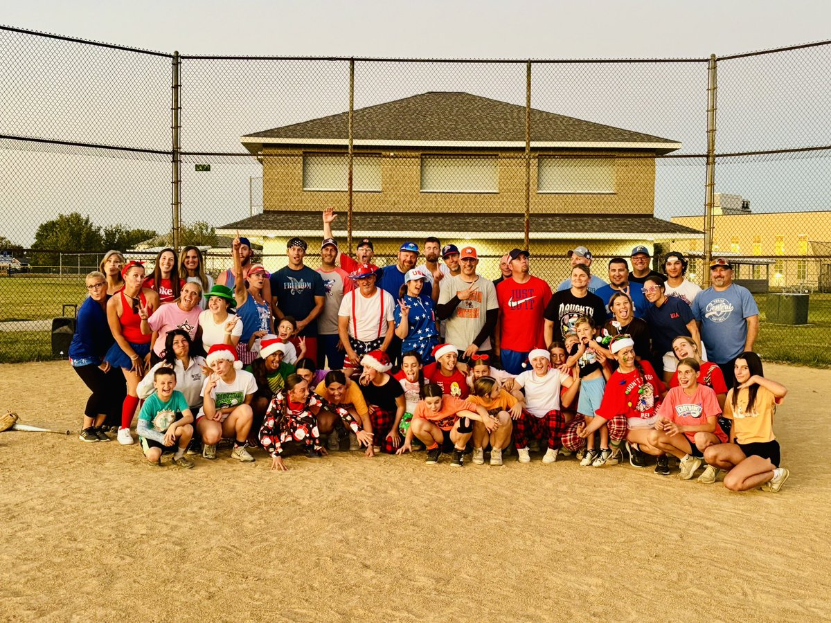 CentralSball's tweet photo. Ended our season with our annual players vs parents game which consisted of a Holiday theme and parents getting the W! 🎃🎄🇺🇸☘️

Thankful for this amazing group of coaches, players, and their families!💙🥎🤍 https://t.co/jqSWZrefzI