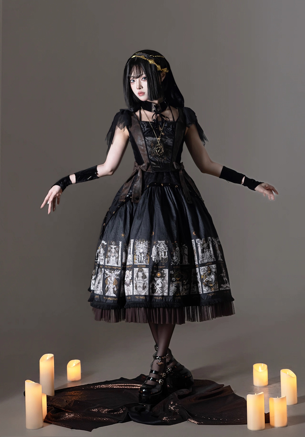 ✨金縁希少デッキ✨おしゃれ女子必見！大人気&quot;bad bitch&quot;なタロットカード Amazon.co.jp: 神秘的な金箔と黒のタロットカード 初心者
