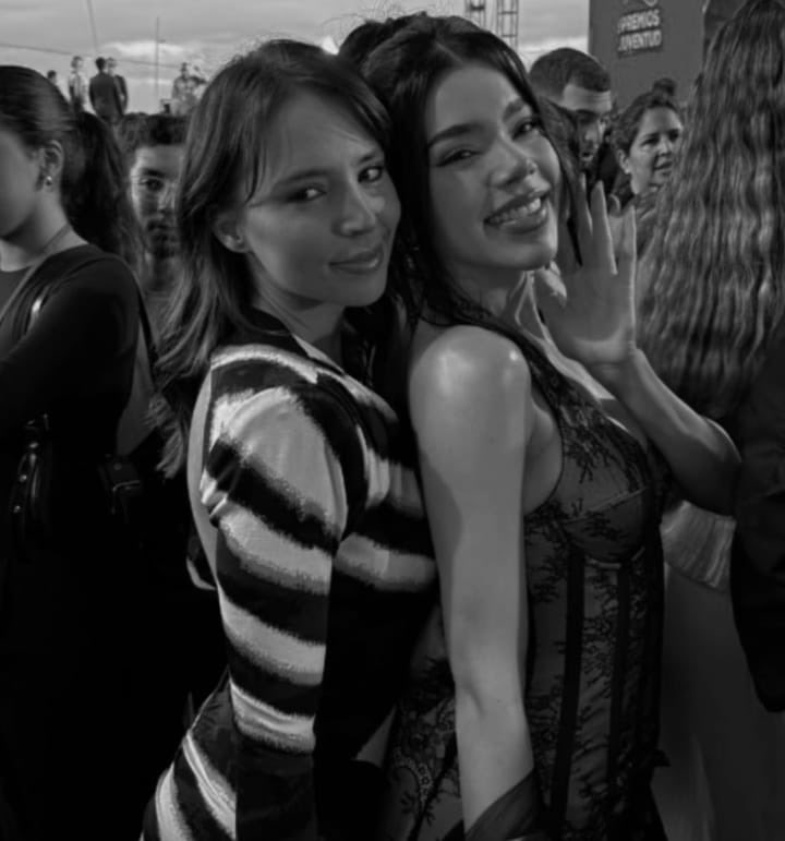 Kenia OS &amp; Majo Aguilar.