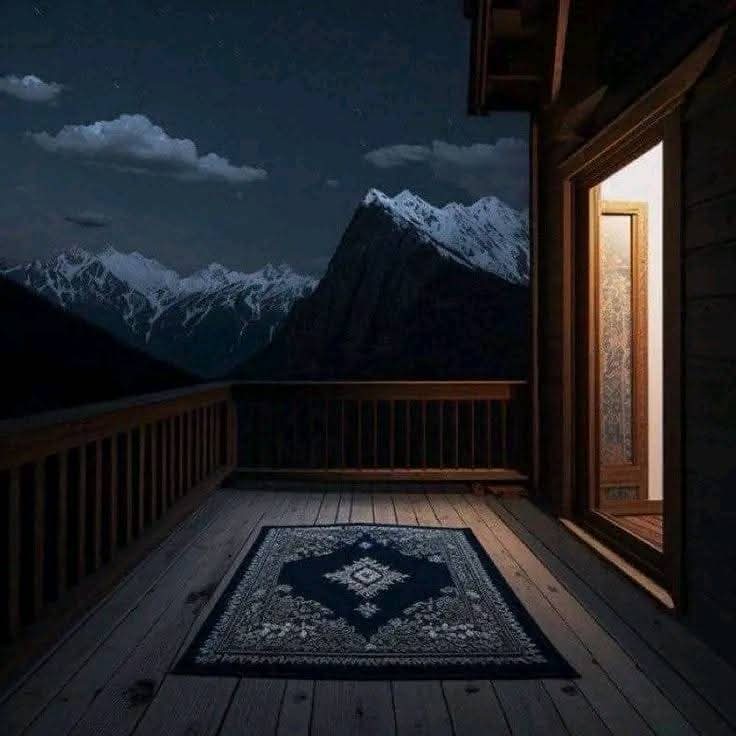 قال ابن رجب -رحمه الله 
قيام الليل يوجب علو الدرجات في الجنة قال الله تعالى لنبيه: ﴿ وَمِنَ اللَّيْلِ فَتَهَجَّدْ بِهِ نَافِلَةً لَّكَ عَسَىٰ أَن يَبْعَثَكَ رَبُّكَ مَقَامًا مَّحْمُودًا﴾
[ الإسراء: 79]
#قيام_الليل
ربنا آتنا في الدنيا حسنة وفي الآخرة حسنة وقنا عذاب النار