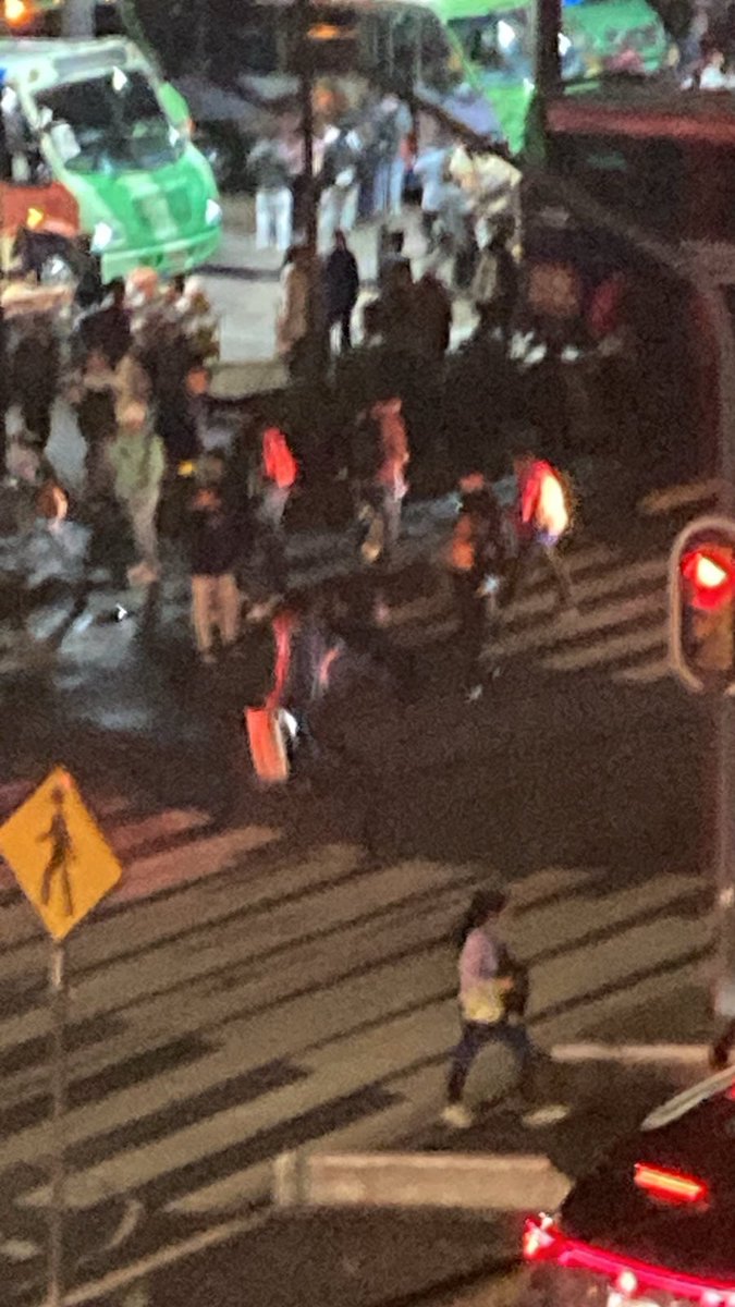 ⚠️ Otro atropellado + en Paradero La Palma, en Revolución/Dr. Gálvez, San Ángel. 
Policías tardaron más de 20 min en poner un trafitambo del paradero, donde además no sirven luminarias (attn <a href="/VigimoviCDMX/">VigiMoviCDMX</a> <a href="/LaSEMOVI/">Secretaría de Movilidad CDMX</a>). 
Urge que pongan policía de tránsito ahí permanente <a href="/OVIALCDMX/">OVIAL_SSCCDMX</a>