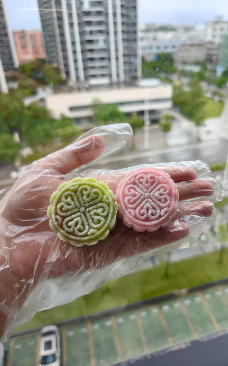 Seprays's tweet image. 🥮✨ Mooncakes are fresh out of the oven at SEPRAYS!
Just like our PCB depaneling machines — precision, care, and a perfect finish.

🌕 Happy Mid-Autumn Festival! Wishing you sweet moments &amp;amp; bright success.

👉 seprays.com

#MidAutumnFestival #Mooncake #Seprays