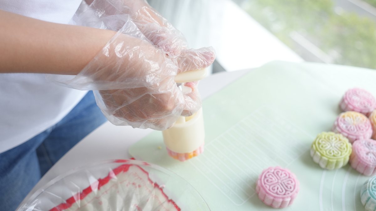 Seprays's tweet image. 🥮✨ Mooncakes are fresh out of the oven at SEPRAYS!
Just like our PCB depaneling machines — precision, care, and a perfect finish.

🌕 Happy Mid-Autumn Festival! Wishing you sweet moments &amp;amp; bright success.

👉 seprays.com

#MidAutumnFestival #Mooncake #Seprays