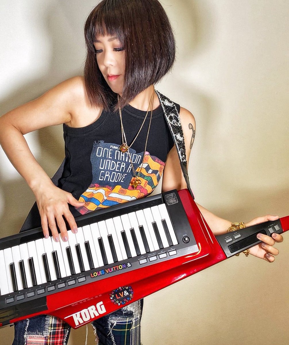WODDYFUNK's tweet image. アメブロ 更新
TALKBOX KEYTAR
&quot;トークボックスでショルダーキーボードに
チャレンジしてみよう&quot;
ameblo.jp/woddyfunk/entr…

週末は大阪、湯河原でお会いしましょうー

#talkbox 
#トークボックス 
#keytar 
#talkboxkeytar 
#ギーター 
#ショルダーキーボード 
#korg 
#korgrk100s