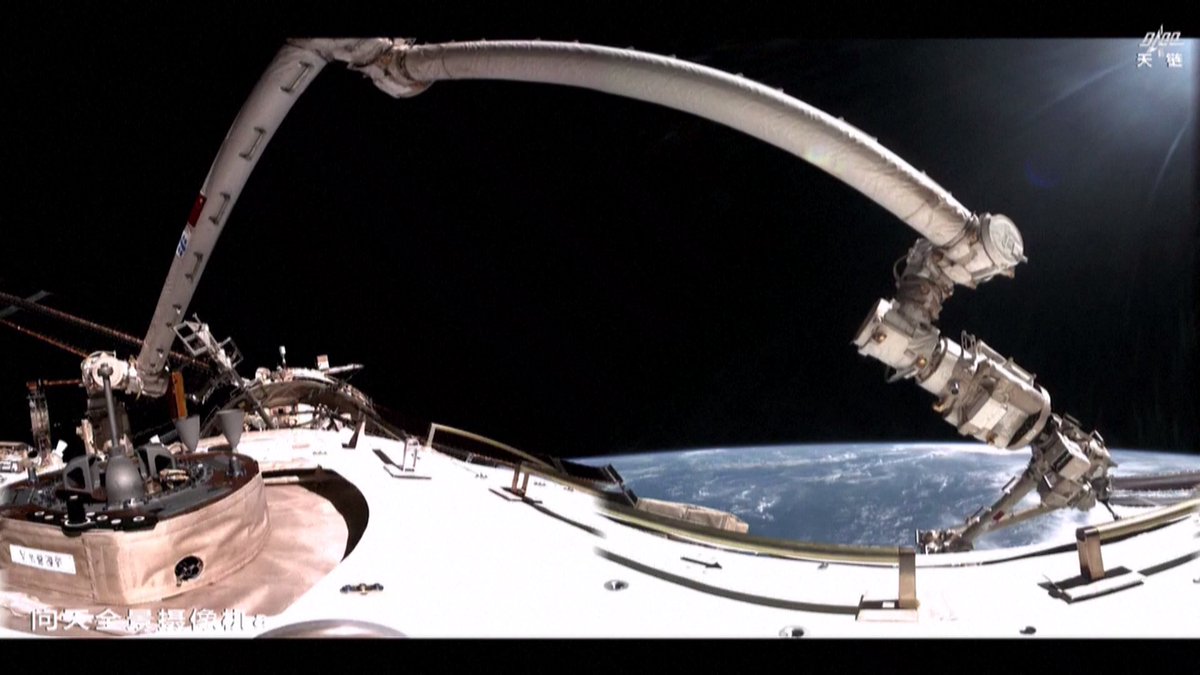 ShanghaiEye's tweet image. and here comes 🇨🇳 Chinese #Shenzhou20 crew&apos;s #SPACEWALK in pics