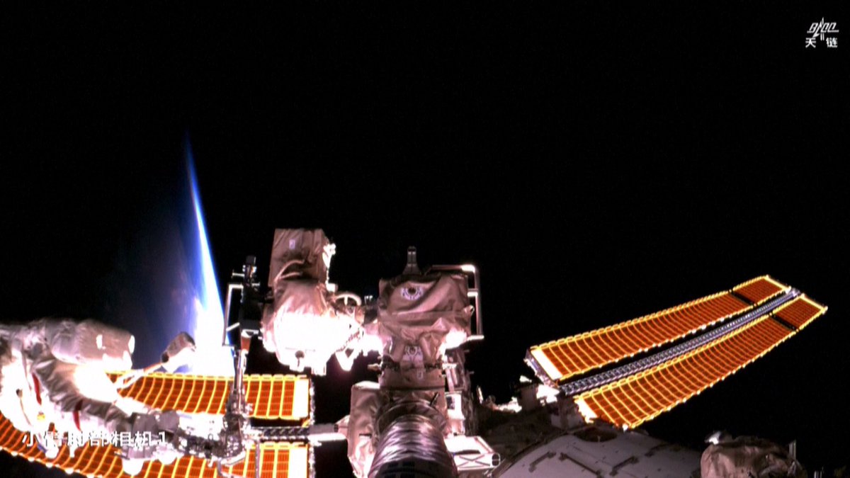 ShanghaiEye's tweet image. and here comes 🇨🇳 Chinese #Shenzhou20 crew&apos;s #SPACEWALK in pics