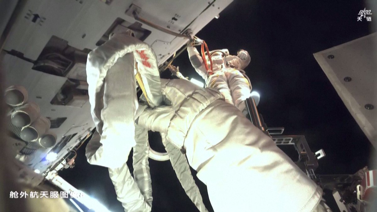 ShanghaiEye's tweet image. and here comes 🇨🇳 Chinese #Shenzhou20 crew&apos;s #SPACEWALK in pics
