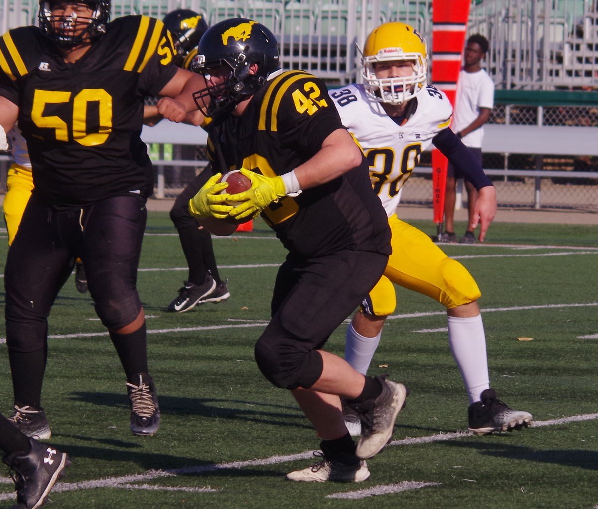 GordieHoweSport's tweet image. The first game of today’s high school football tripleheader at SMF Field saw the Evan Hardy Collegiate #Souls improve to 4-0. They downed the Mount Royal Collegiate #Mustangs 69-0. @sssad12. #GordieHoweSports. #PrideofHome. #Wearefamily. #Yxe.