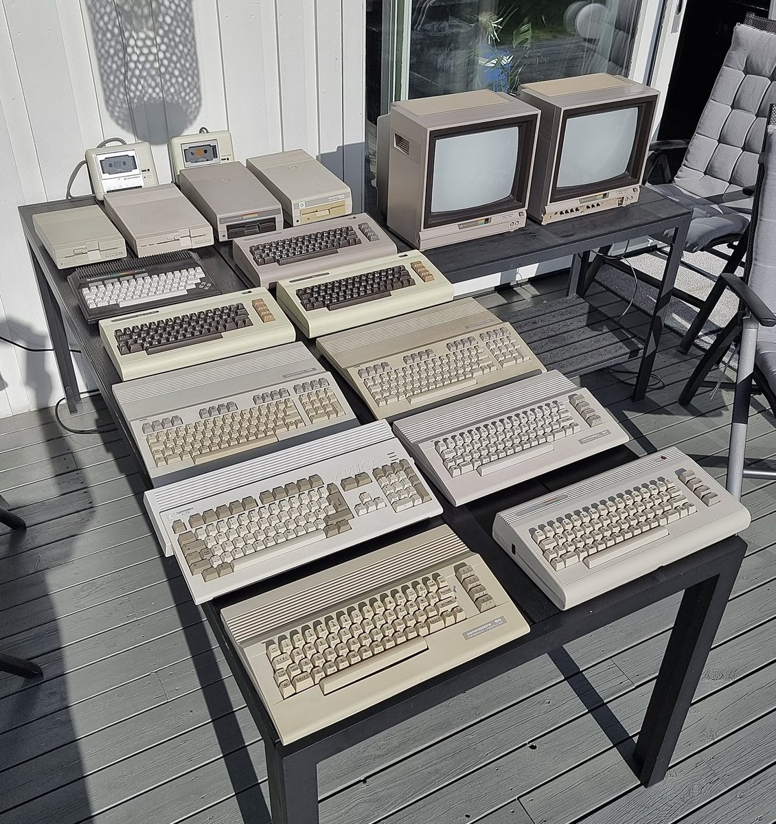 Don’t forget, your Commodore boys appreciate some sunlight every now and then 🕹️❤️

It also keeps your neighbours away… 

#commodore #retro #amiga #c64 #retrogame