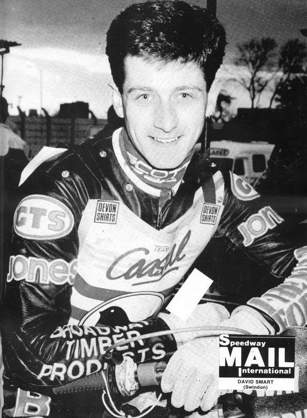 Remembering David Smart who passed away OTD in 2004. David began his career riding for the Swindon Sprockets &amp; made his debut for the Robins in 1983. He would also ride for Arena Essex, Exeter &amp; Oxford before retiring in 1994. R.I.P David.