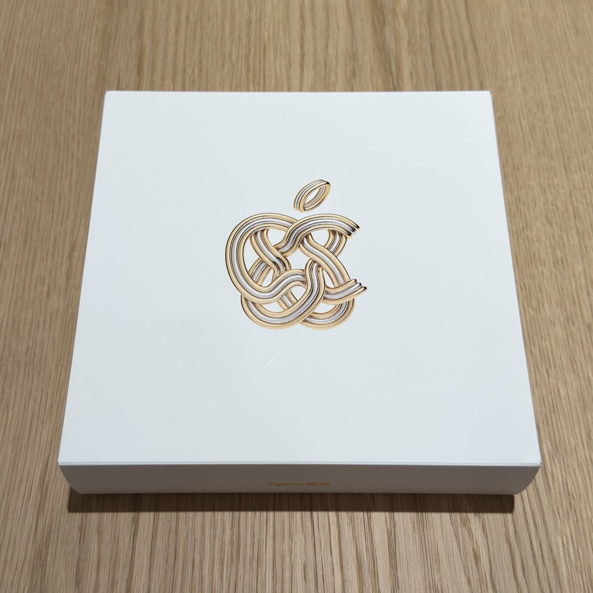 odashoDotCom's tweet image. 「俺過去7年iPhone国内外で最速で買ってるんだけど、その間Microsoftでも働いてたんだよね」ってTimに伝えたら爆笑→握手→撮影がキマったｧ！！d(´Д` )ww
#Apple銀座