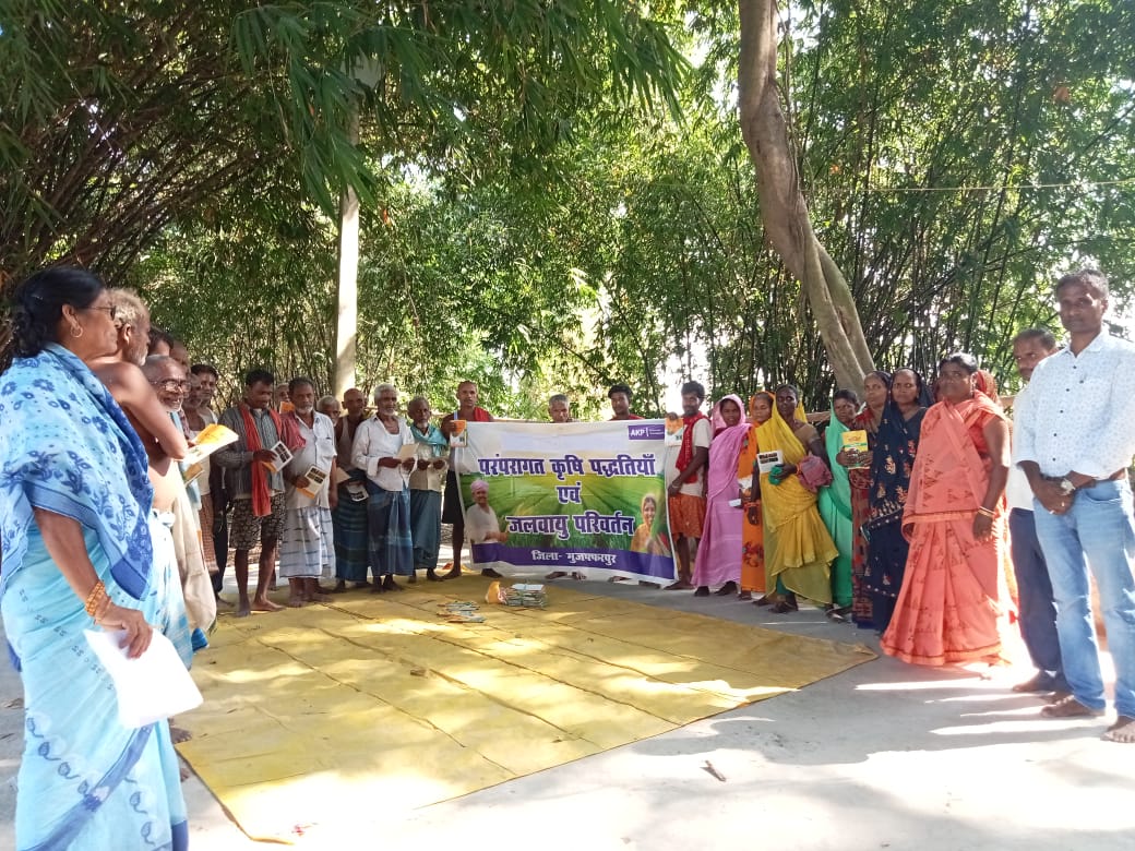 EkramPRO's tweet photo. Farmers from Musahari, #Muzaffarpur areas gathered for a community program on traditional farming &amp; #climatechange.
Discussions focused on #CropRotation, impacts of chemical fertilizers &amp; promoting organic farming for better yields &amp; soil health. #ClimateJustice #AKP https://t.co/rNcWChAtNA