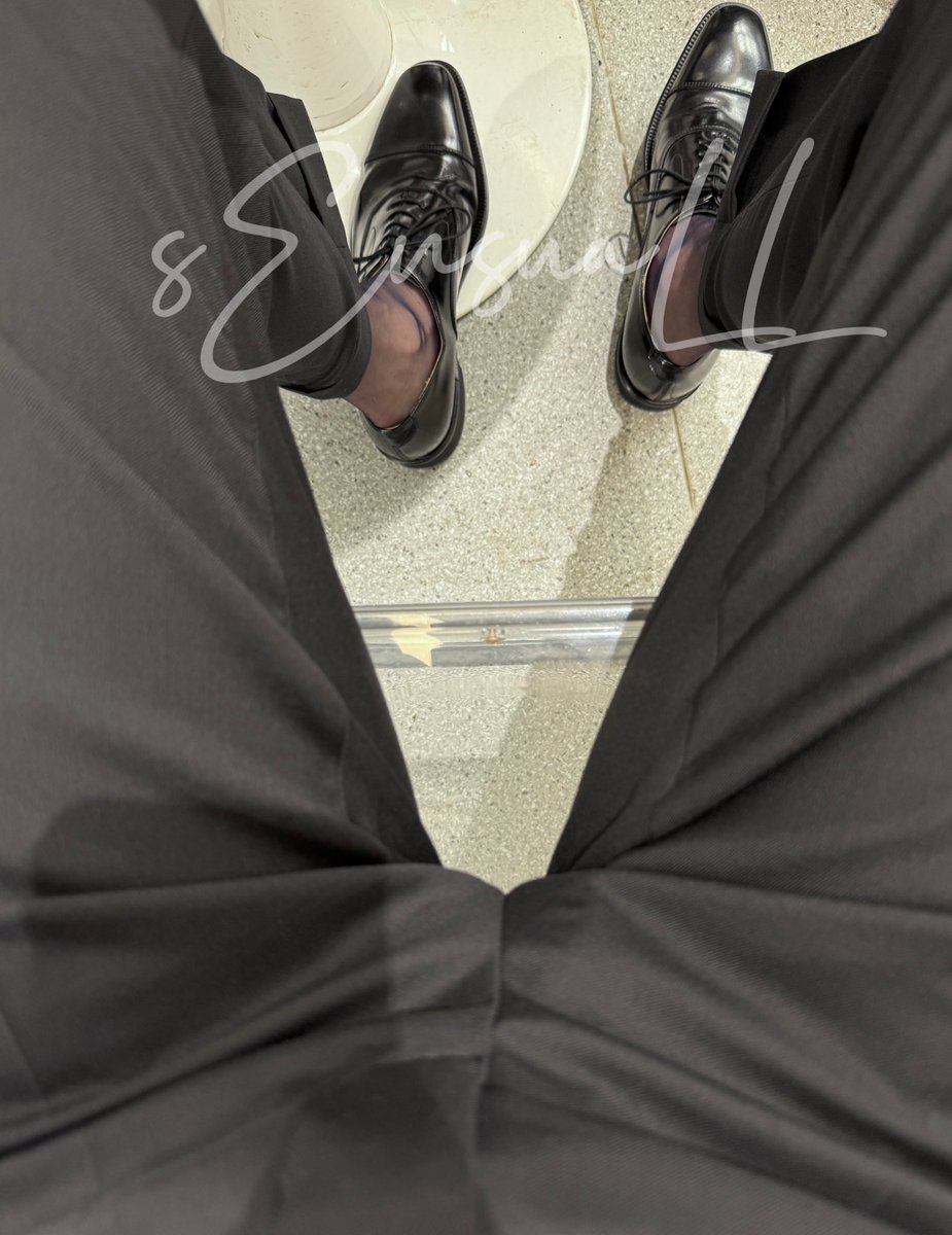 sEnsuaLLiams's tweet photo. 1️⃣1️⃣2️⃣
#白丝 #体育生 #黑皮体育生 #反差 #正装丝袜 #黑丝 #体育生臭脚 #黑袜 #紧身裤 https://t.co/KbVNOzKiuY