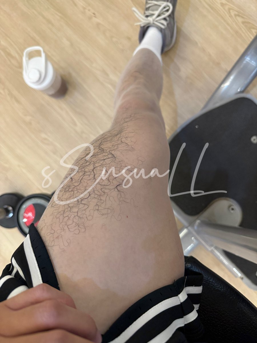 1️⃣1️⃣2️⃣
#白丝 #体育生 #黑皮体育生 #反差 #正装丝袜 #黑丝 #体育生臭脚 #黑袜 #紧身裤